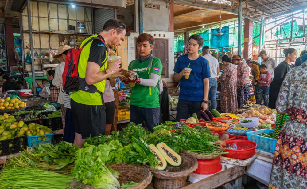 Phnom Penh Morning Foodie & Market Tour by Tuk Tuk | ®ExcursionMania