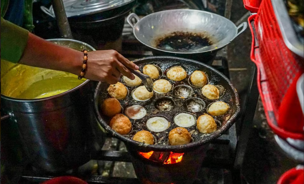 Phnom Penh Morning Foodie & Market Tour by Tuk Tuk | ®ExcursionMania