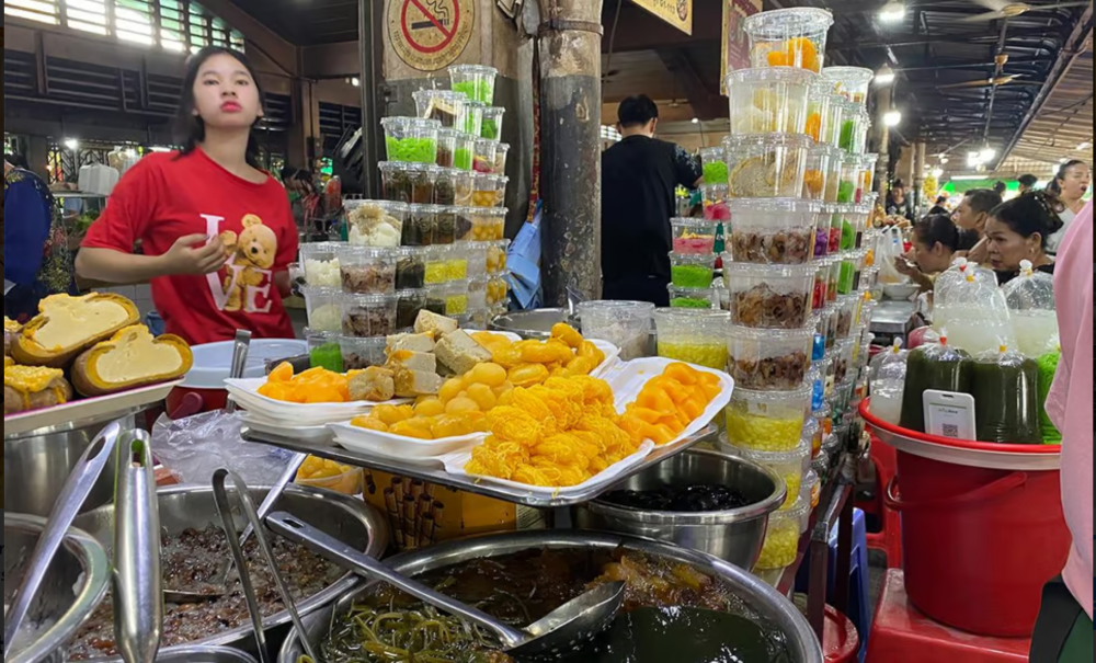Phnom Penh Morning Foodie & Market Tour by Tuk Tuk | ®ExcursionMania
