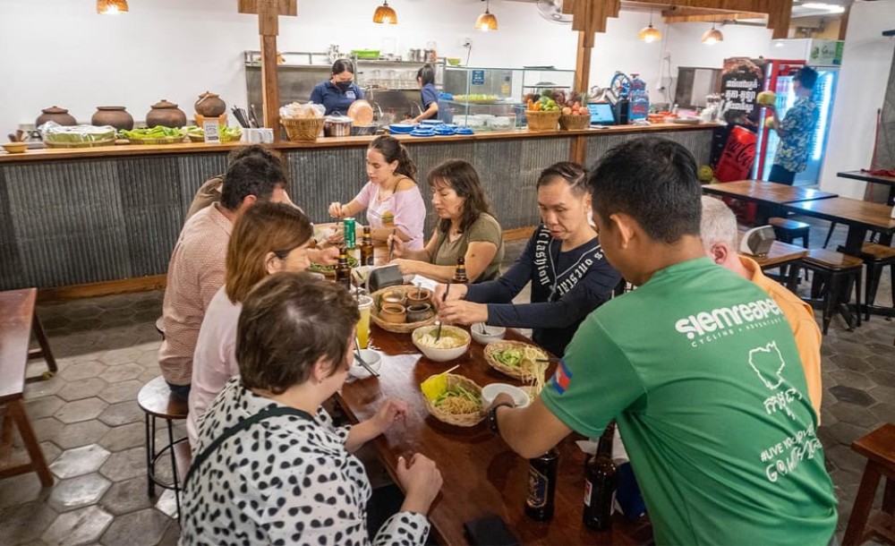 Phnom Penh: Evening Food Tour with Drinks & Tuk Tuk Included | ®ExcursionMania