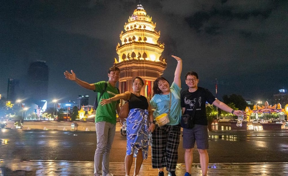 Phnom Penh: Evening Food Tour with Drinks & Tuk Tuk Included | ®ExcursionMania