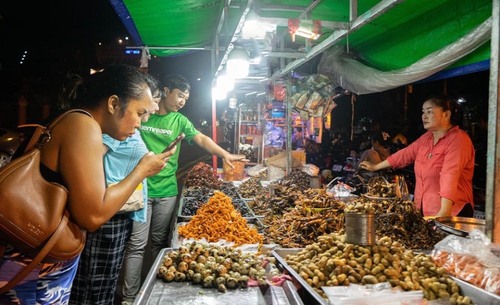Phnom Penh: Evening Food Tour with Drinks & Tuk Tuk Included | ®ExcursionMania