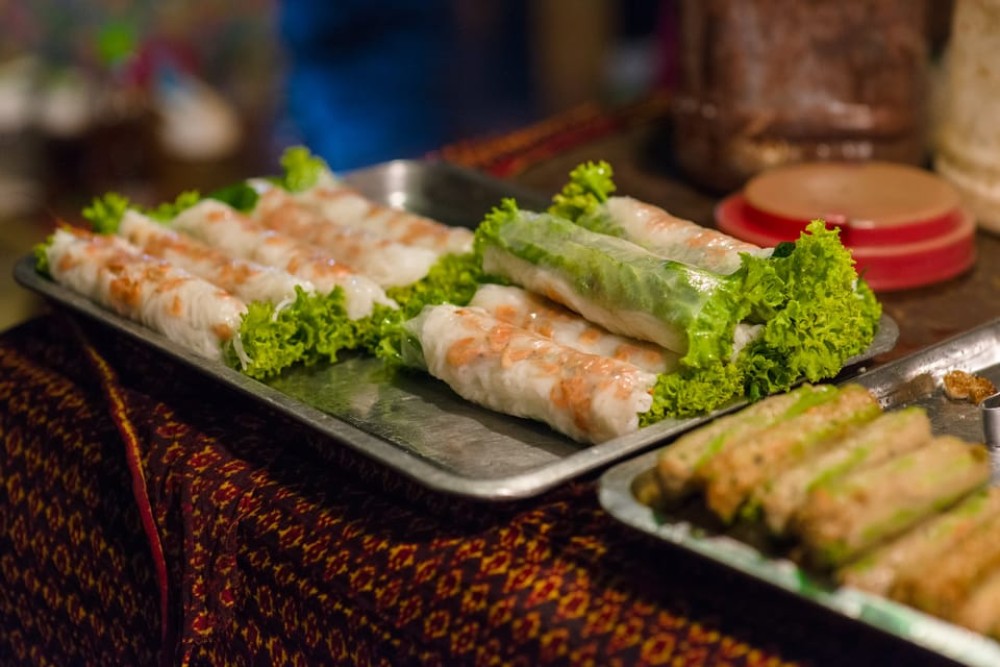 Phnom Penh: Evening Food Tour with Drinks & Tuk Tuk Included | ®ExcursionMania