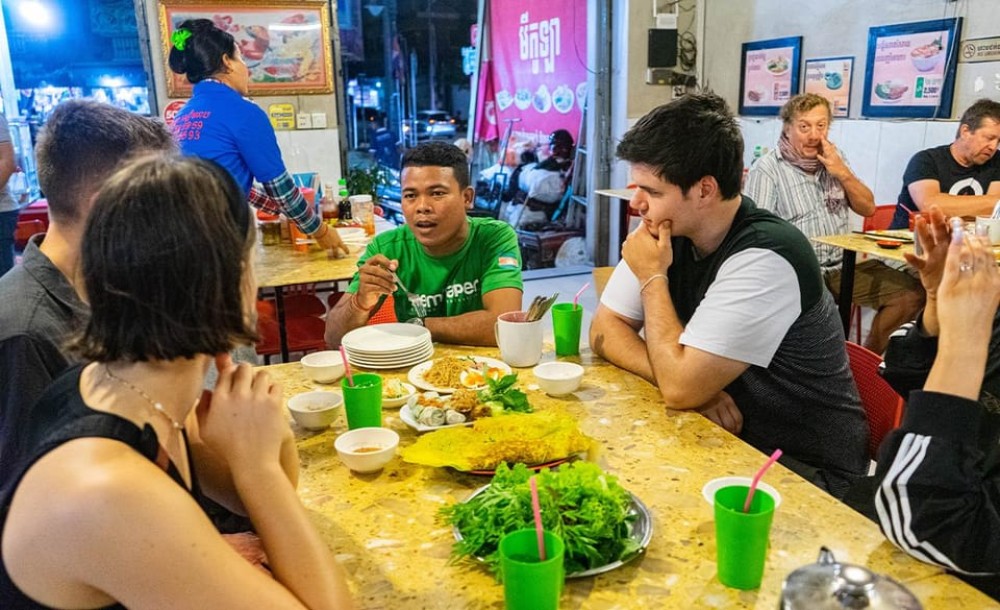 Phnom Penh: Evening Food Tour with Drinks & Tuk Tuk Included | ®ExcursionMania