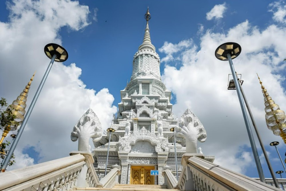 Phnom Penh: Phnom Oudong & Koh Chen Village - Lunch include | ®ExcursionMania