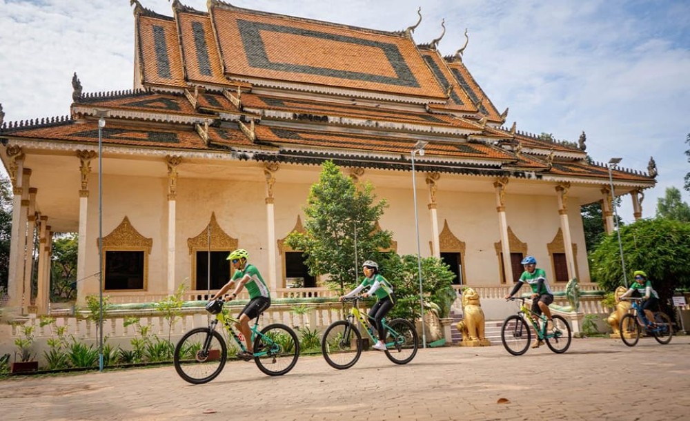 Siem Reap: Morning City Bike Tour with Local Expert | ®ExcursionMania