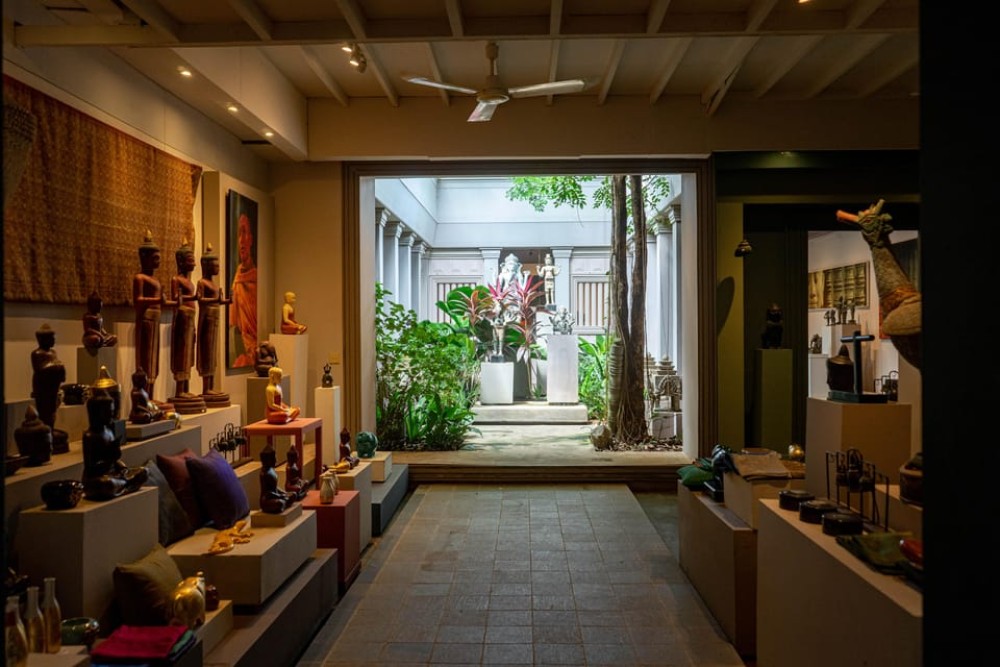 Siem Reap: Morning City Bike Tour with Local Expert | ®ExcursionMania