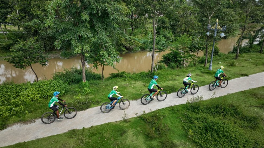 Siem Reap: Morning City Bike Tour with Local Expert | ®ExcursionMania