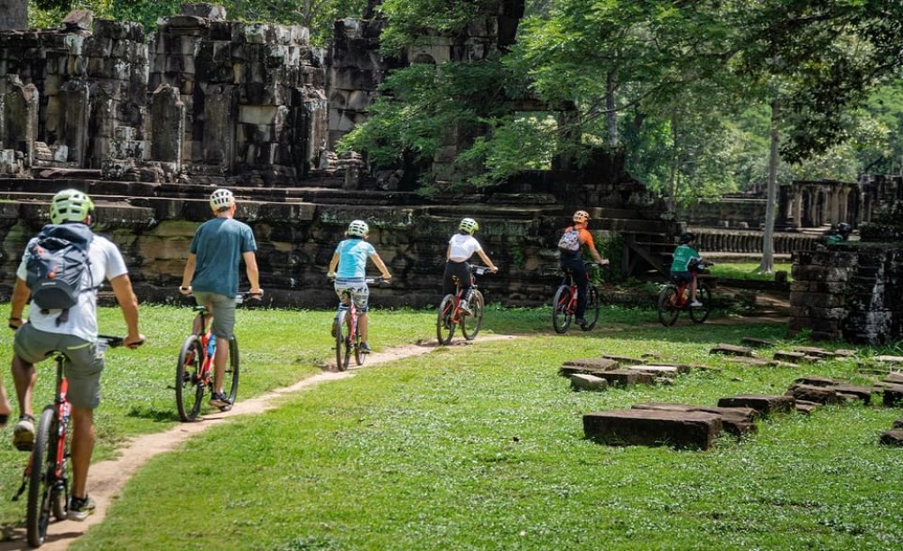 Cycle the Angkor Backroads inclusive Lunch at Local house | ®ExcursionMania