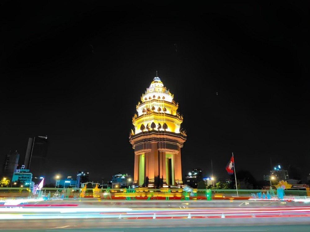 Phnom Penh City Tour & Sunset Boat by Tuk- Tuk with Drinks | ®ExcursionMania