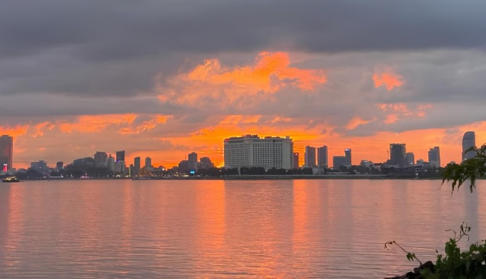 Phnom Penh City Tour & Sunset Boat by Tuk- Tuk with Drinks | ®ExcursionMania