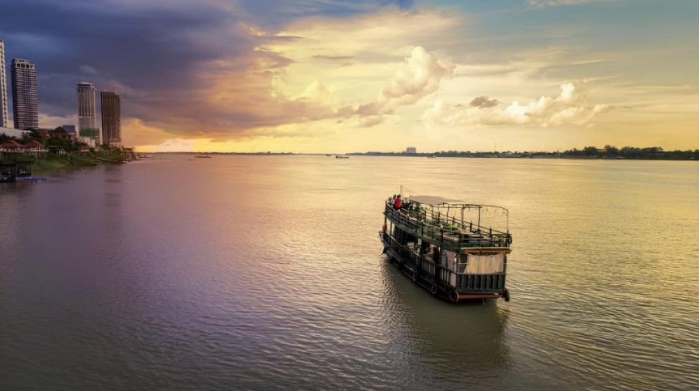 Phnom Penh City Tour & Sunset Boat by Tuk- Tuk with Drinks | ®ExcursionMania