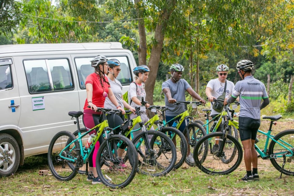 Angkor Wat: Guided Sunrise Bike Tour w/ Breakfast and Lunch | ®ExcursionMania