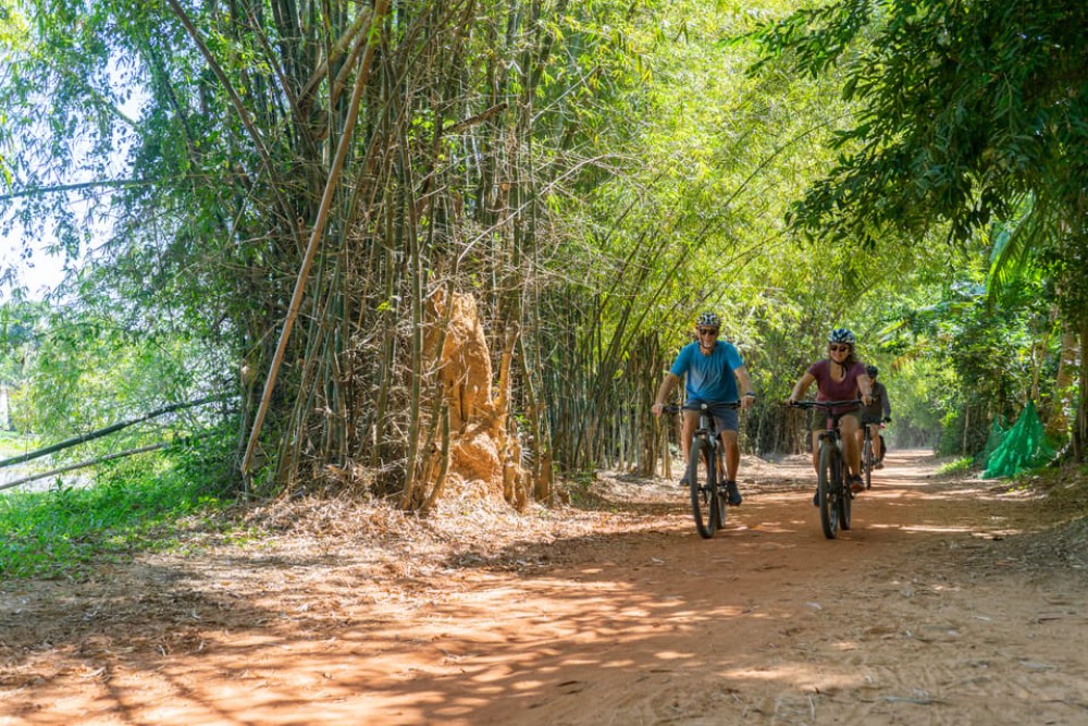 Kampong Phluk: Floating Village Bike Tour and Sunset Cruise | ®ExcursionMania