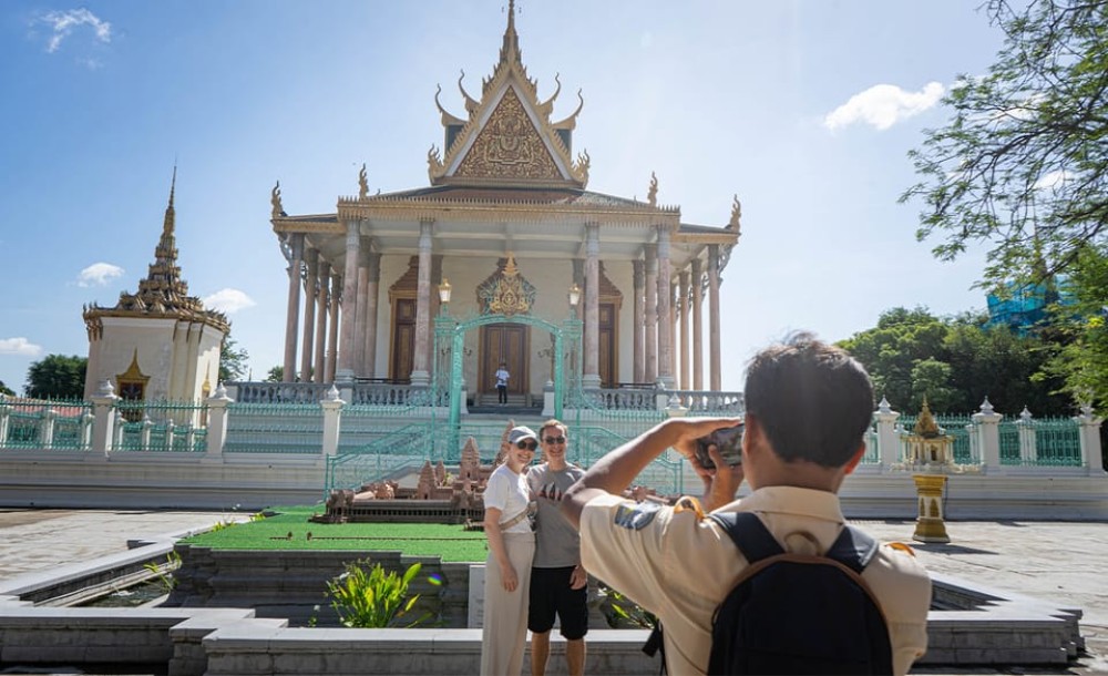 Phnom Penh Historical Sites Tour by Tuk Tuk | ®ExcursionMania