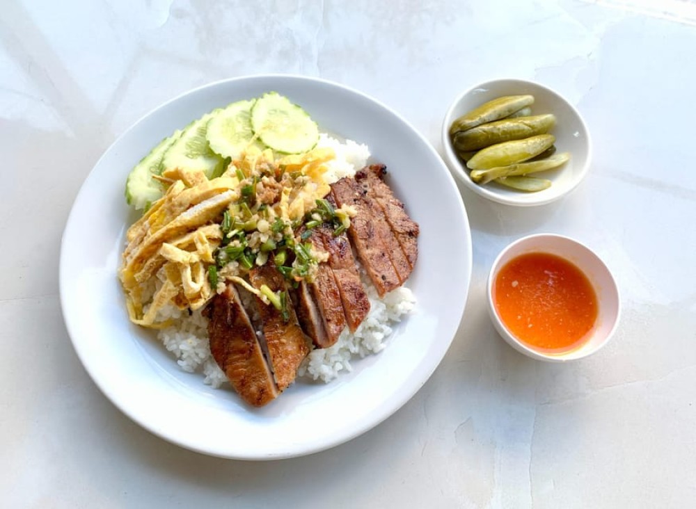 Phnom Penh: Street Art & Food Tour by Tuk-Tuk | ®ExcursionMania