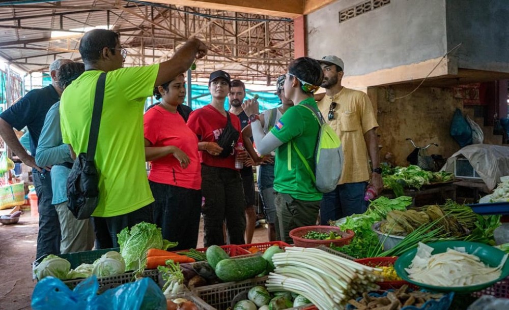 Phnom Penh: Street Art & Food Tour by Tuk-Tuk | ®ExcursionMania