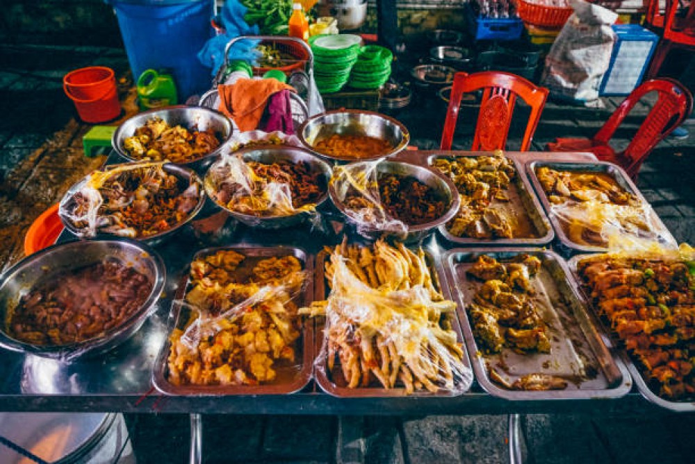 Phnom Penh: Street Art & Food Tour by Tuk-Tuk | ®ExcursionMania