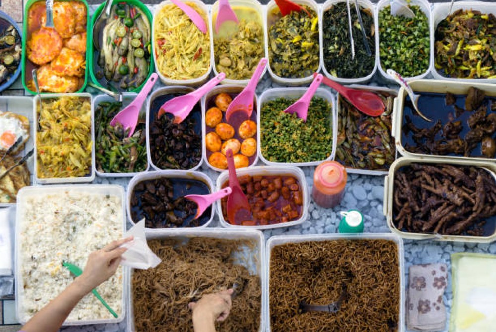 Phnom Penh: Street Art & Food Tour by Tuk-Tuk | ®ExcursionMania