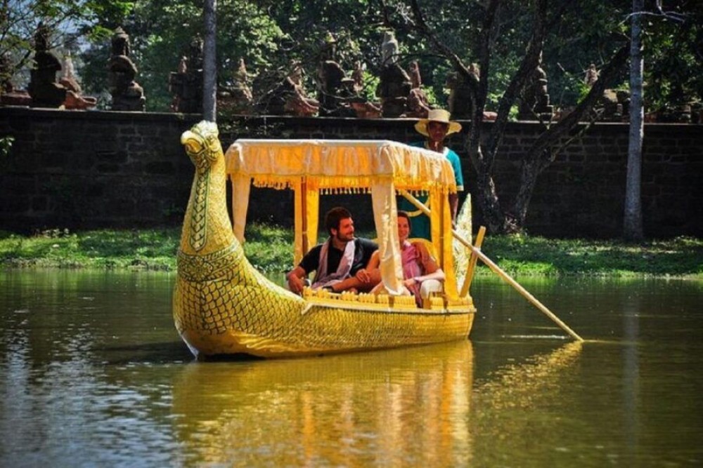 Siem Reap: Angkor Sunset Bike & Boat Tour w/ Drinks & Snacks | ®ExcursionMania