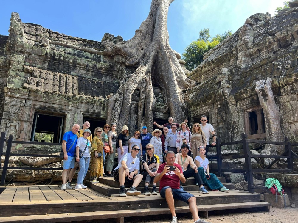 Siem Reap: Angkor Sunset Bike & Boat Tour w/ Drinks & Snacks | ®ExcursionMania
