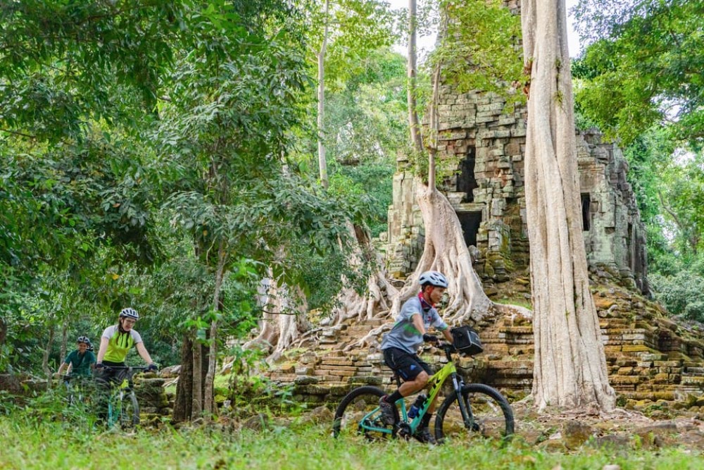 Siem Reap: Angkor Sunset Bike & Boat Tour w/ Drinks & Snacks | ®ExcursionMania