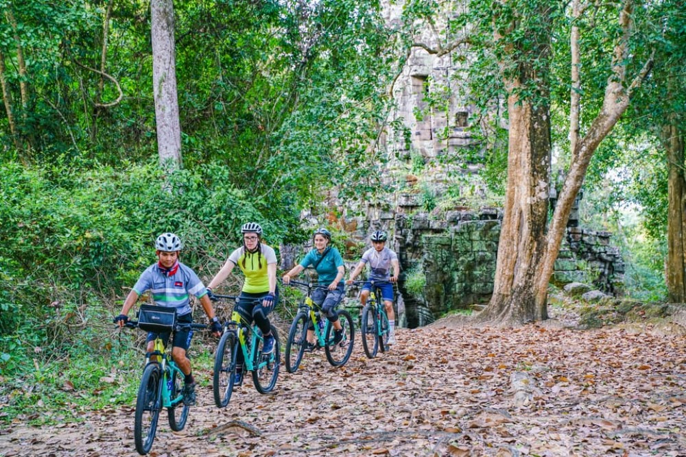 Siem Reap: Angkor Sunset Bike & Boat Tour w/ Drinks & Snacks | ®ExcursionMania