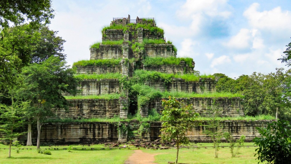 Koh Ker & Beng Mealea Temple Guided Tour | ®ExcursionMania