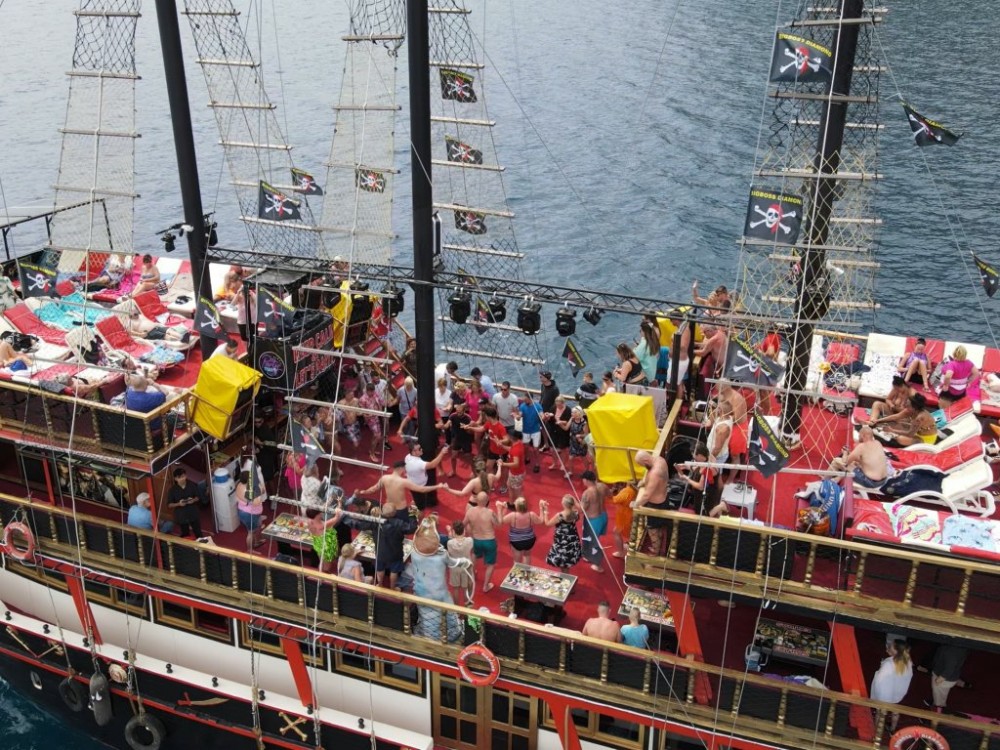 Marmaris Big Boss Diamond Pirate Boat Trip | ®ExcursionMania