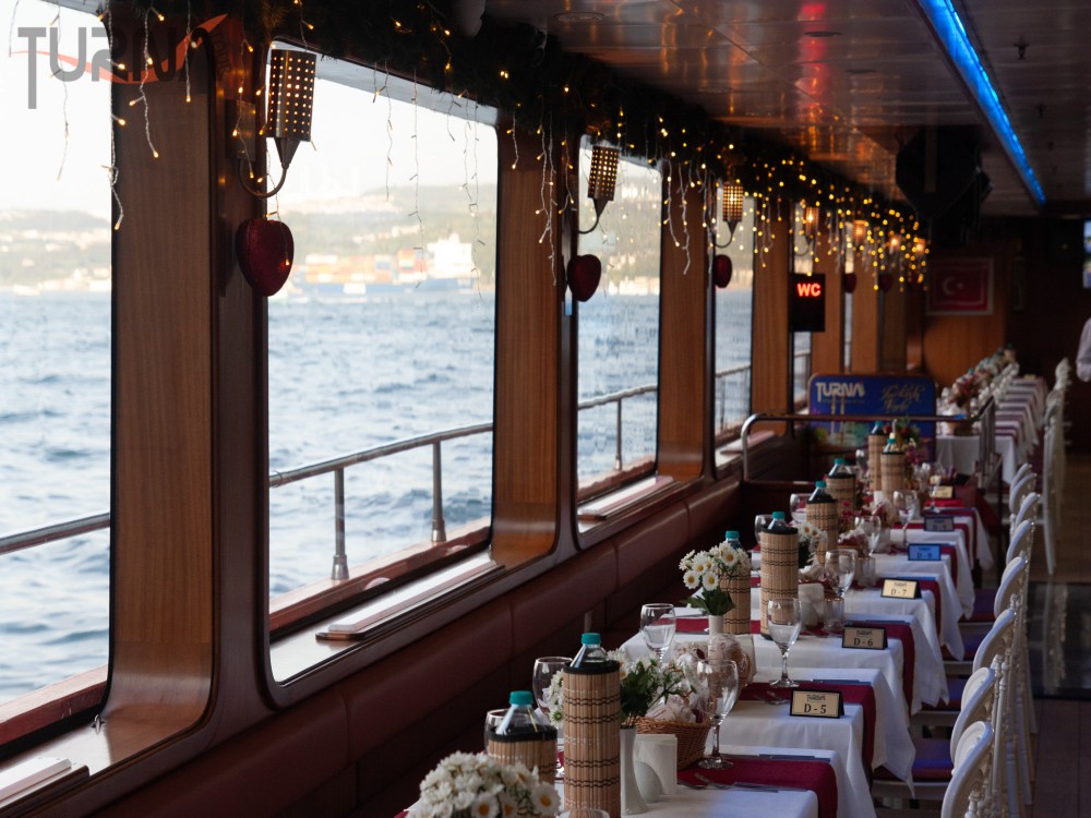 Istanbul: Turkish Night on the Bosphorus Dinner Cruise | ®ExcursionMania