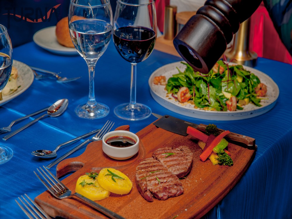 Istanbul: Turkish Night on the Bosphorus Dinner Cruise | ®ExcursionMania