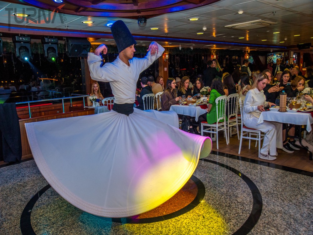 Istanbul: Turkish Night on the Bosphorus Dinner Cruise | ®ExcursionMania