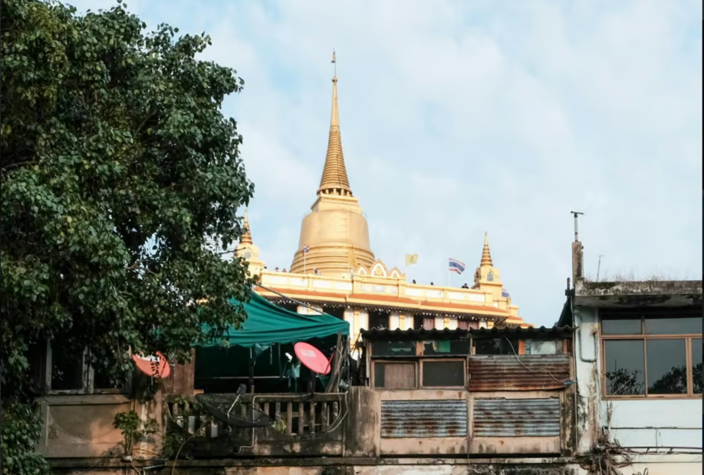 Bangkok: Wat Suthat, Giant Swing, Wat Saket | ®ExcursionMania