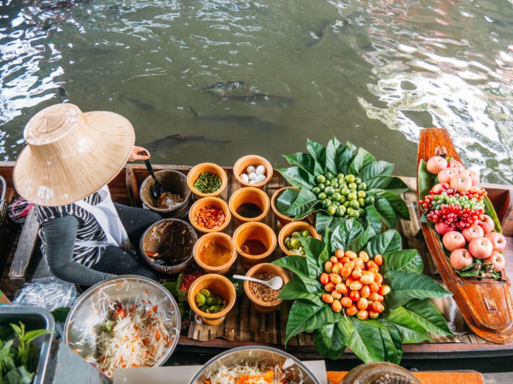 Bangkok: Train Water Market with Wat Arun | ®ExcursionMania