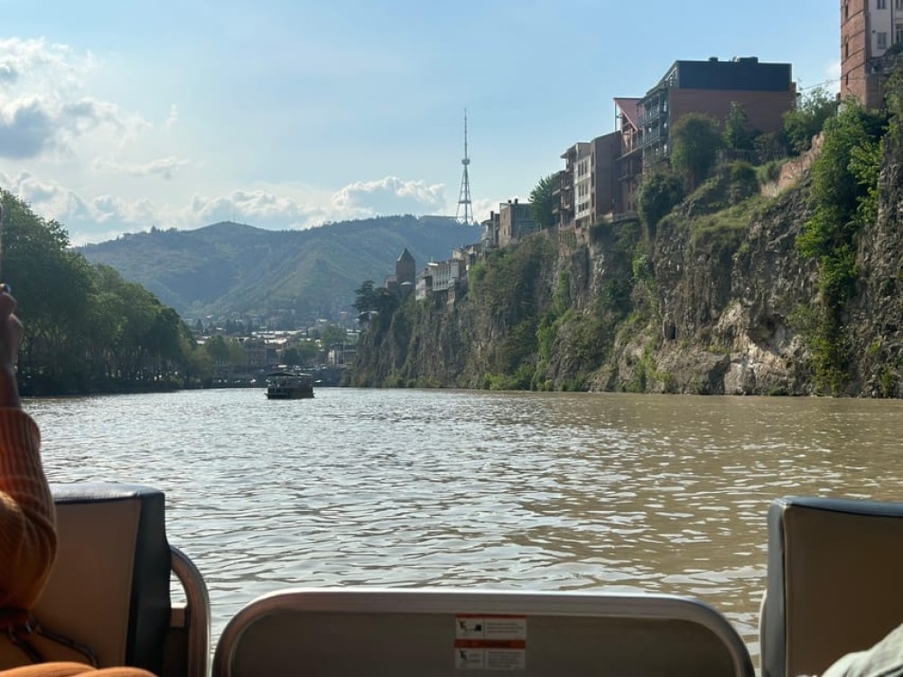 TBILISI: Private, exclusive Boat Ride & with Welcome Drink | ®ExcursionMania