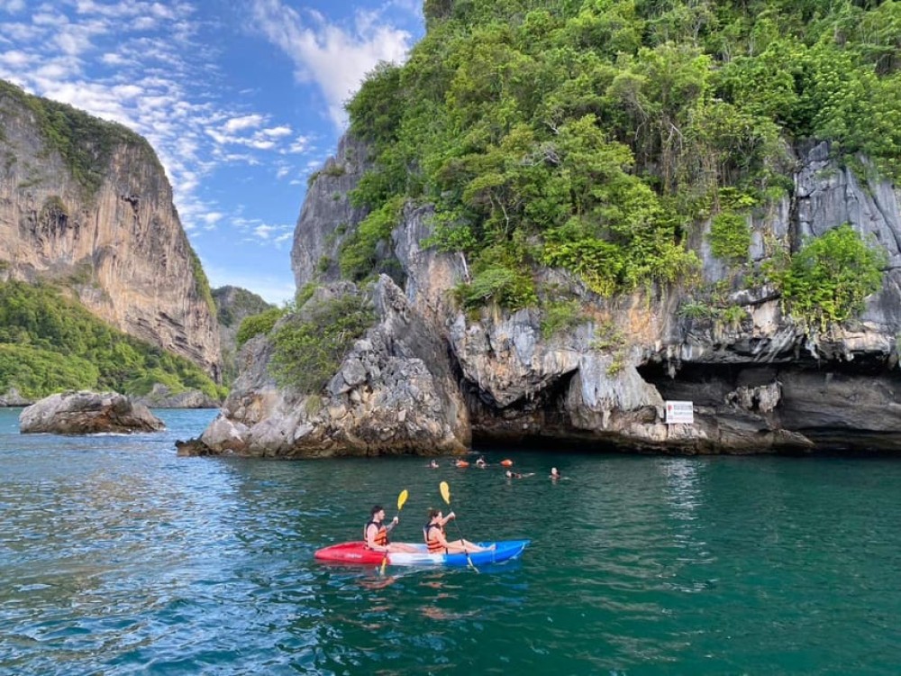 Phuket: James Bond Island Canoeing & Sunset Yacht Dinner | ®ExcursionMania
