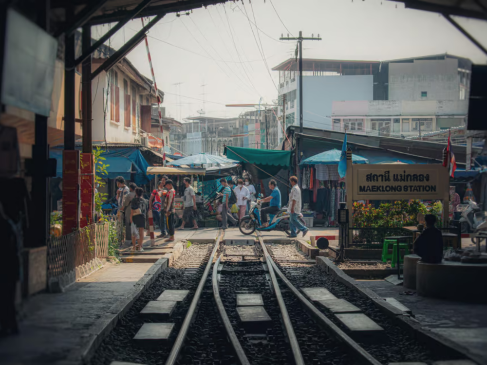 Bangkok: Maeklong Train Market & Floating Market Day Tour | ®ExcursionMania