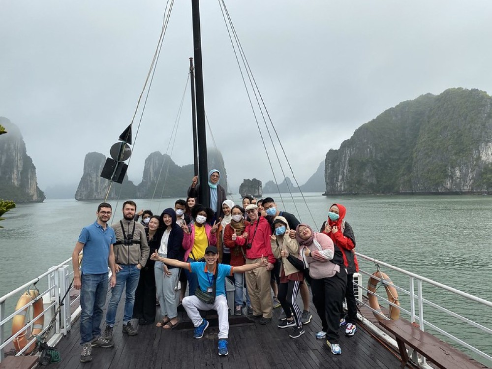 Halong Join-in 4 Hours Cruising Cave visit, Kayak and Seafood Lunch | ®ExcursionMania
