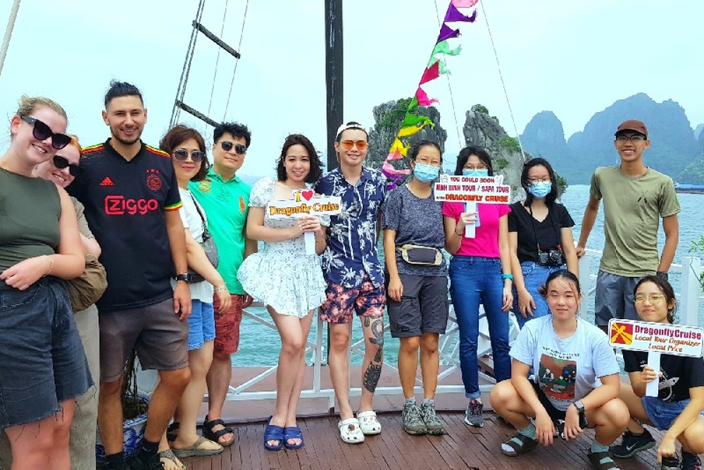 Halong Join-in 4 Hours Cruising Cave visit, Kayak and Seafood Lunch | ®ExcursionMania