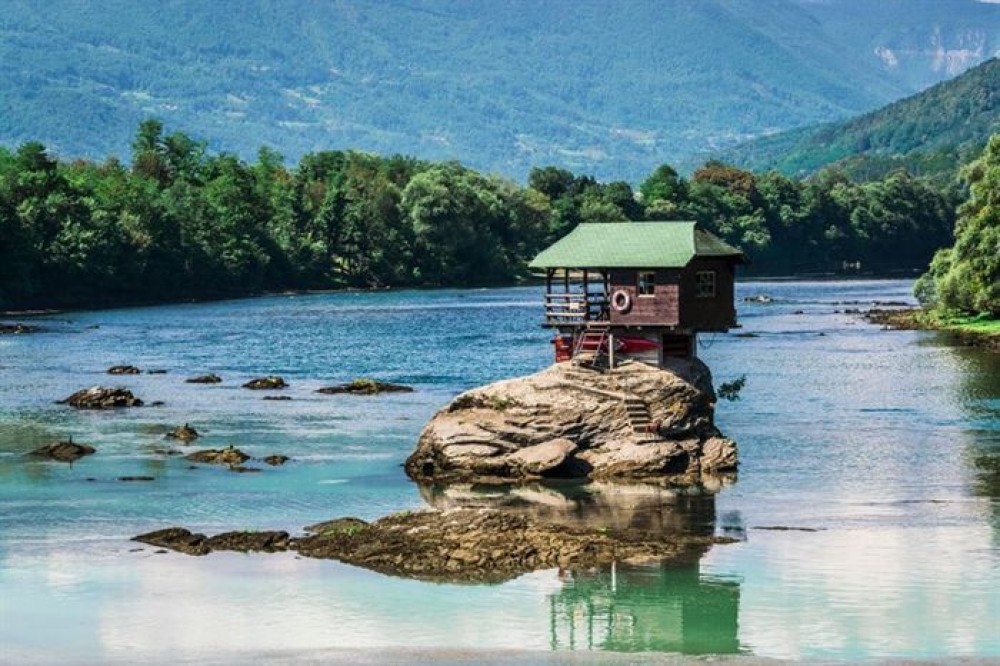Belgrade: Best of West Drina House, Drvengrad and Sargan 8 | ®ExcursionMania