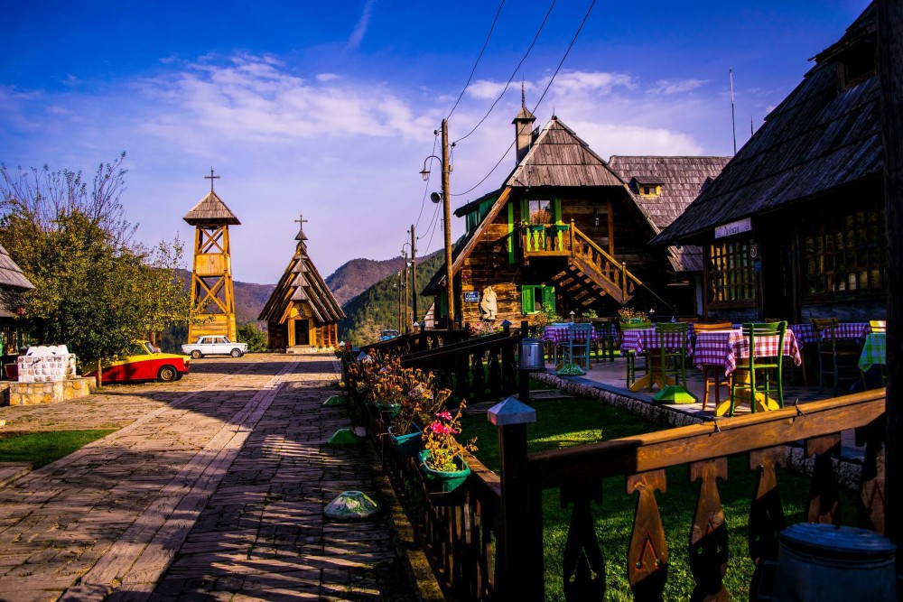 Belgrade: Best of West Drina House, Drvengrad and Sargan 8 | ®ExcursionMania