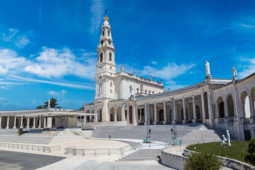 From Lisbon: Fatima, Batalha, Nazare, Obidos - Small Group | ®ExcursionMania