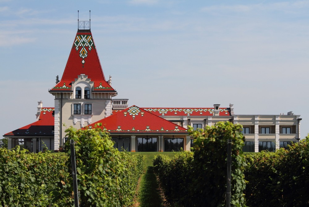 From Belgrade: Subotica and Palic Full-Day Trip with winery | ®ExcursionMania