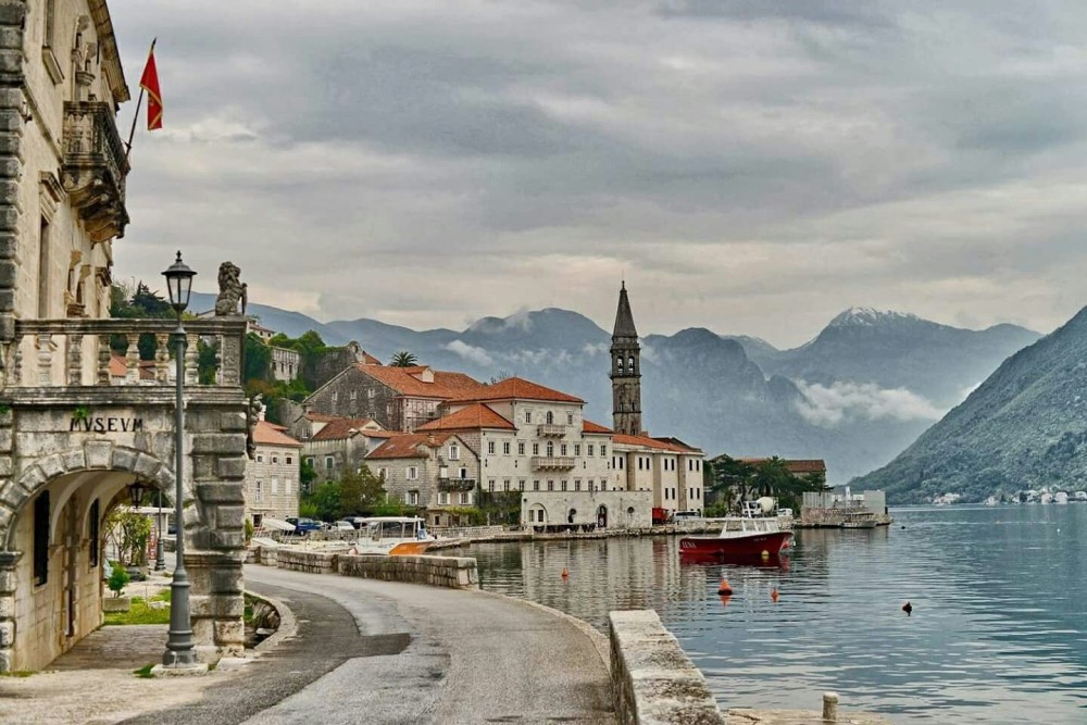 From Dubrovnik: Montenegro Day Trip with Boat Cruise | ®ExcursionMania