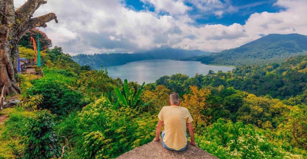 Munduk: Twin Lake Jungle Hike, Ulun Danu Temple, & Waterfall | ®ExcursionMania
