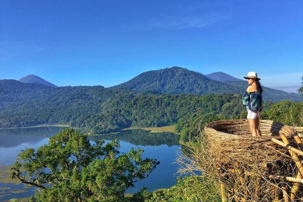 Best Bali Day Trip: Bratan Temple, Hidden Waterfall, Handara Gate | ®ExcursionMania