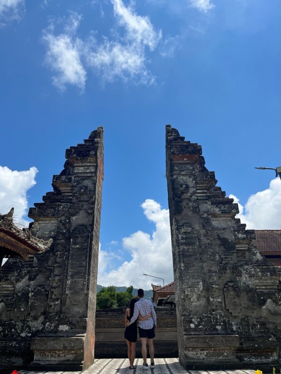 Best Bali Day Trip: Bratan Temple, Hidden Waterfall, Handara Gate | ®ExcursionMania