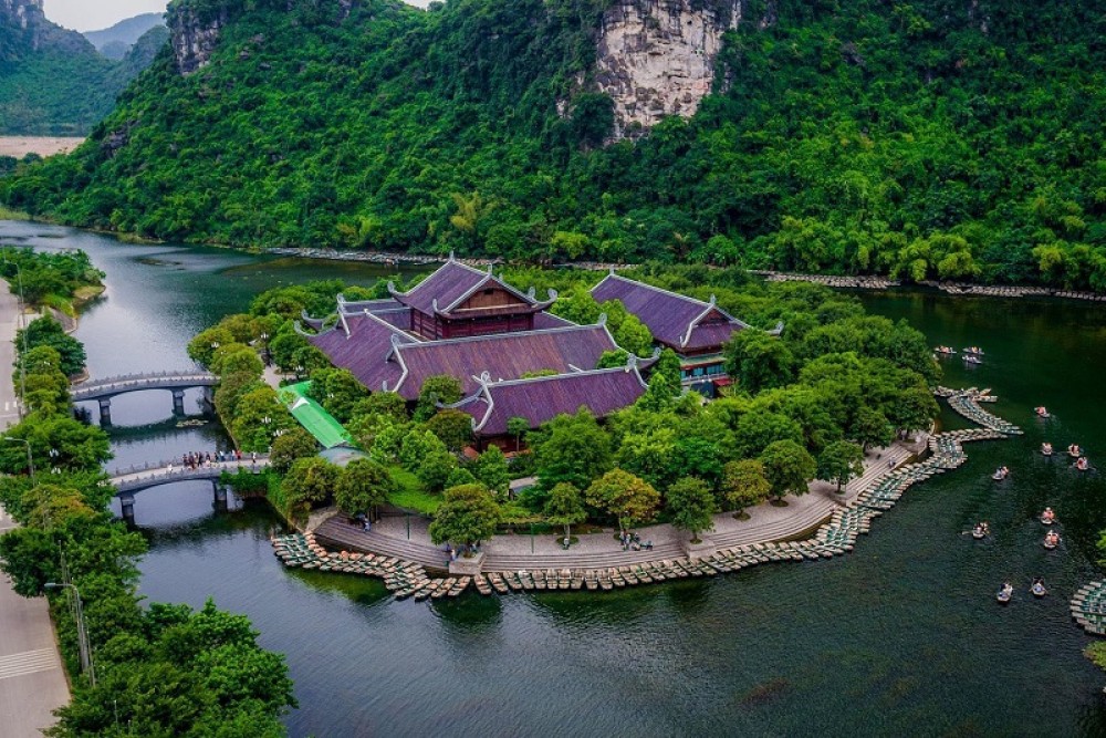 Hoa Lu, Hang Mua Hiking and Trang An Eco Day Tour from Hanoi | ®ExcursionMania