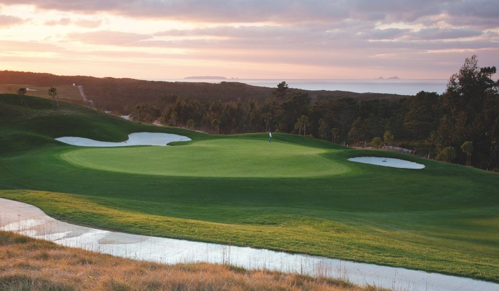 Lis: Golf Adventure with Coach, Transfers & Dining Concierge | ®ExcursionMania