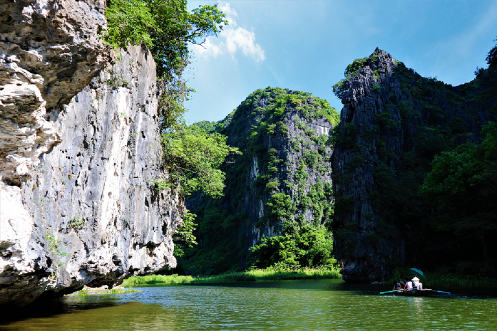 Bai Dinh Pagoda, Trang An Eco and Hang Mua Hiking Day Trip | ®ExcursionMania